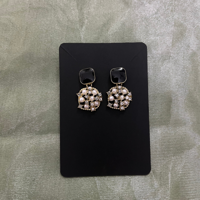 Shining Stone Pearl Black Stud Earrings Black